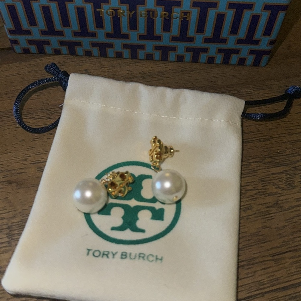 TORY BURCH• ROPE LOGO PEARL DROP EARRINGS - Picture 4 of 4